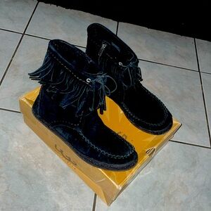 Women’s fringed ankle suede UGG boots size 10